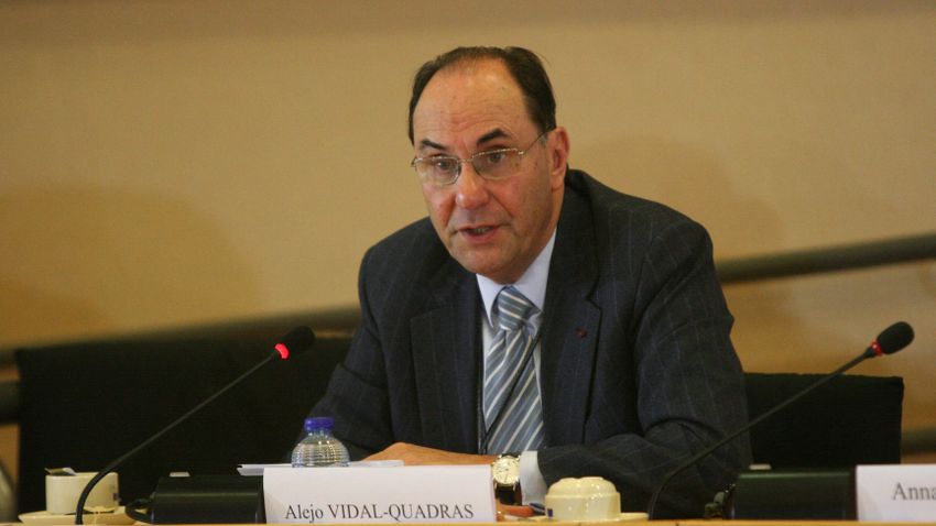 Arcon lőtték az Európai Parlament volt alelnökét