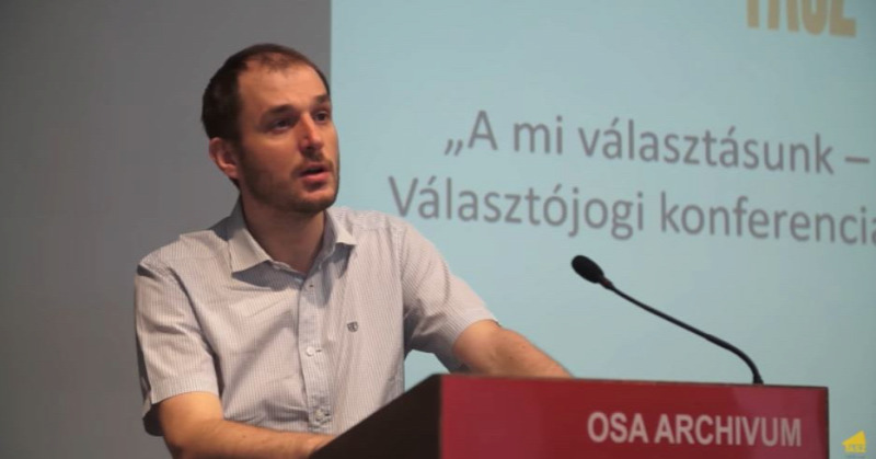 A házkutatás óta elérhetetlen Karácsony főtanácsadója