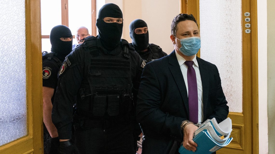 Schadl Györgyöt két év után kiengedték a börtönből