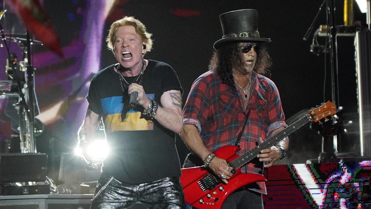 Axl Rose-t vádolja egy nő