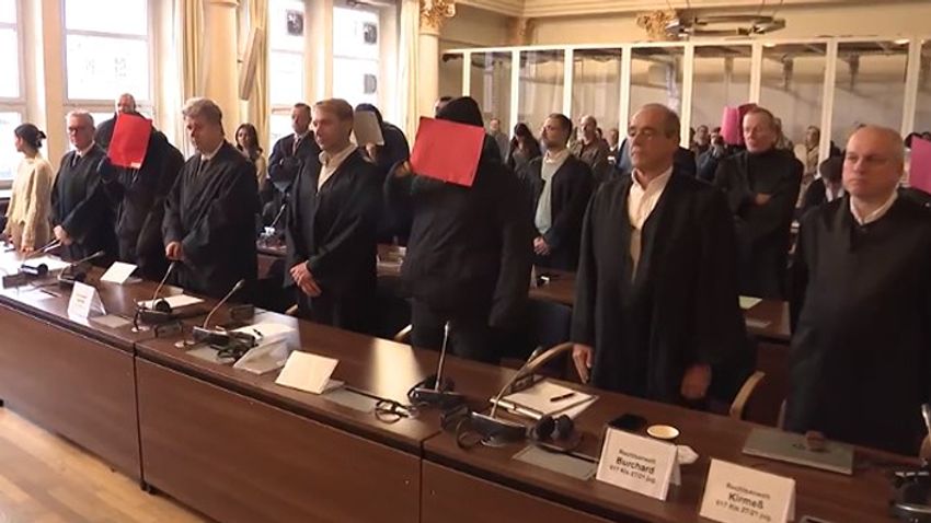 Nem ítélte el a bíróság a 15 éves lányt megerőszakoló migránsokat