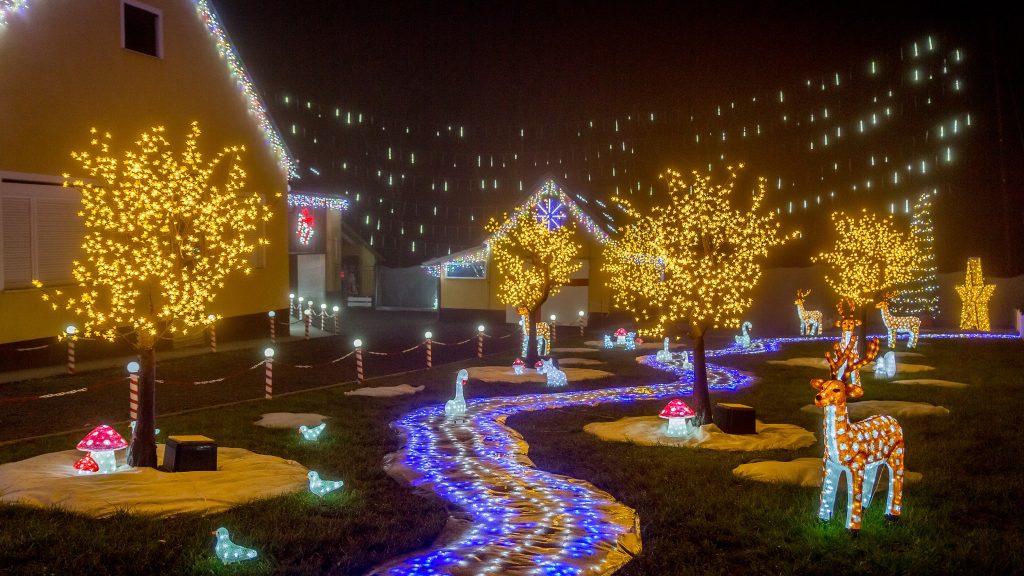 Csákánydoroszlón kinyitott a Karácsonyi Meseház