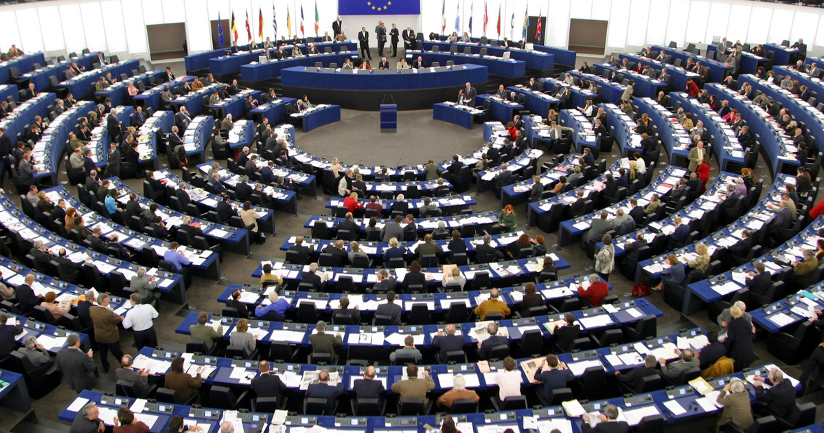 Az Európai Parlament korrupciós botránya miatt egy marokkói diplomatát hallgattak ki