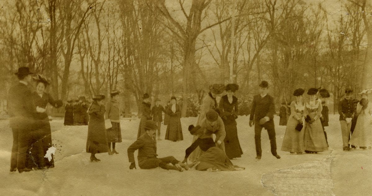 Korcsolyapálya volt egykor a Nemzeti Múzeum belső udvarán