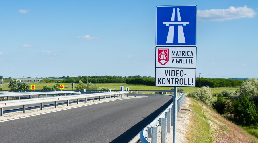 Adathalászok lesnek az autópályamatrica-vásárlókra