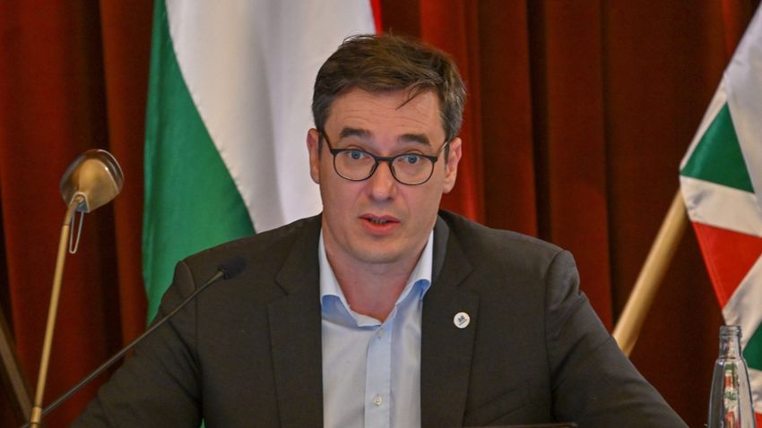 Rekord nagyságú adóbevétel áll Karácsonyék rendelkezésére, mégis panaszkodnak