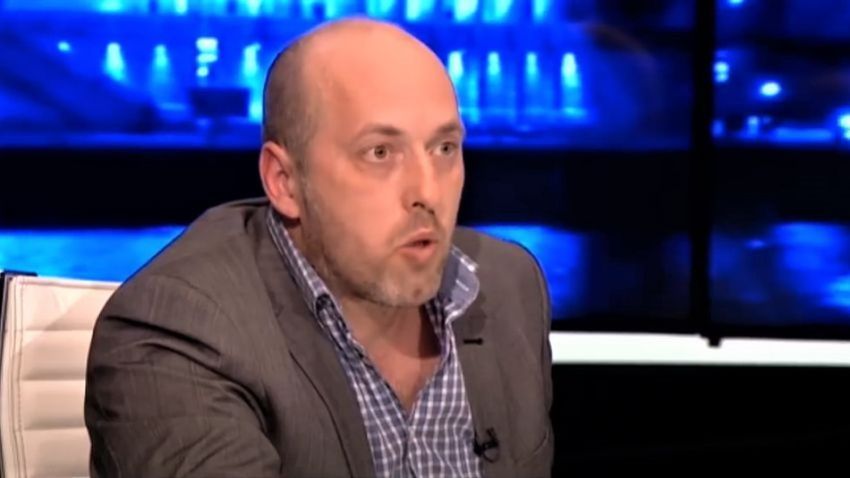 Van, aki szerint a 2006-os szemkilövetőknek kellene szobrot állítani