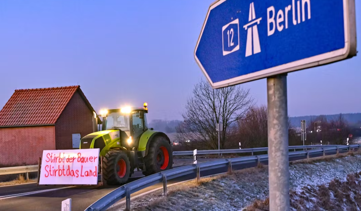 Autópálya felhajtókat zártak le a gazdák