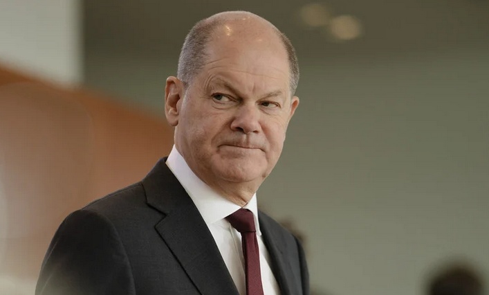 Kifütyülték Olaf Scholzot