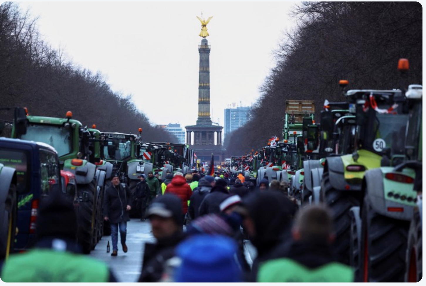 Gazdák ezrei vonultak a Brandenburgi kapuhoz