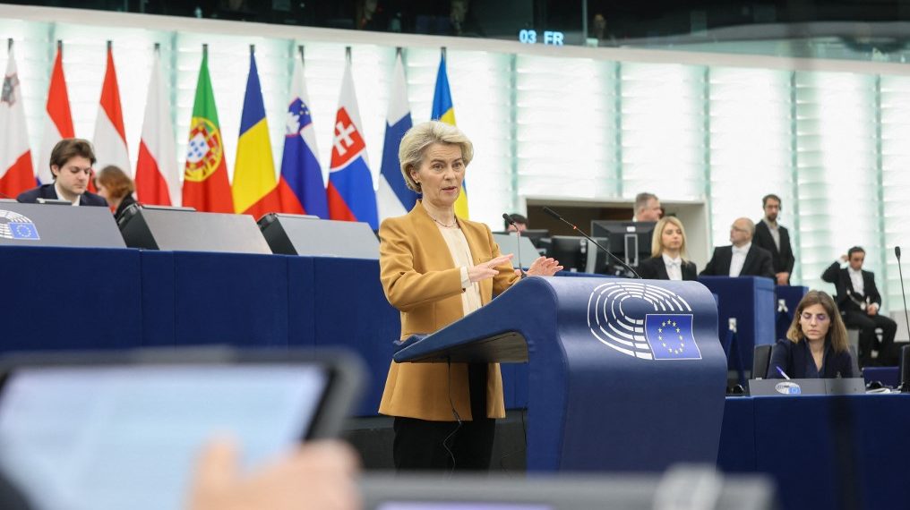 Megszavazta az Európai Parlament a magyar kormány elleni keményebb fellépést