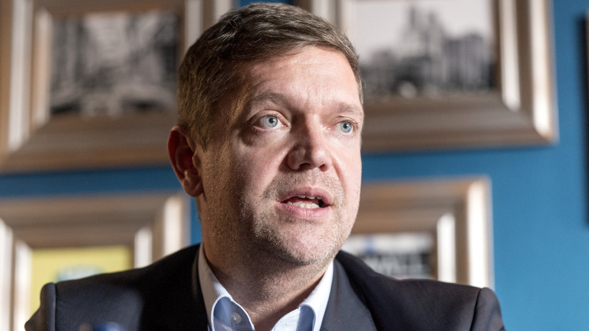 Az MSZP a sávos jövedelemadót szorgalmazza