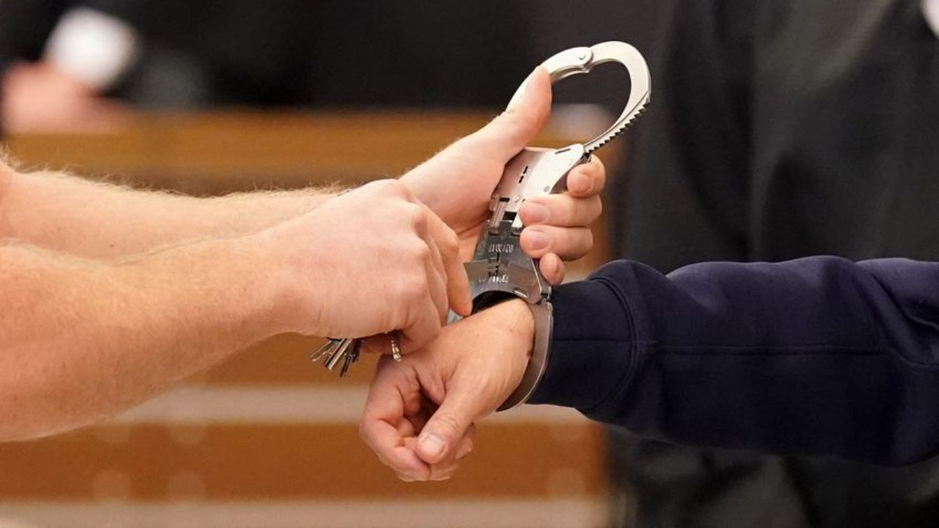 Félmilliárdos rablásban vett részt egy budapesti rendőr