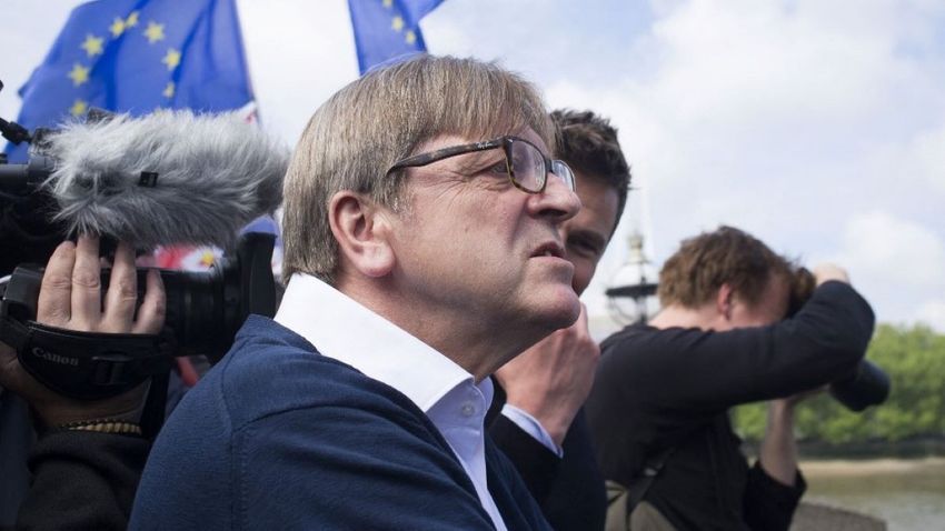 Verhofstadt újévi fogadalmai közé Orbán Viktort is bevette