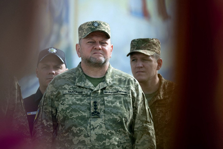 Zaluzsnij harcba küldené az ukrán politikusokat