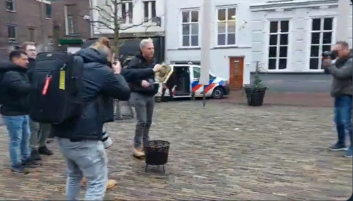 Koránt égettek Hollandiában – videóval
