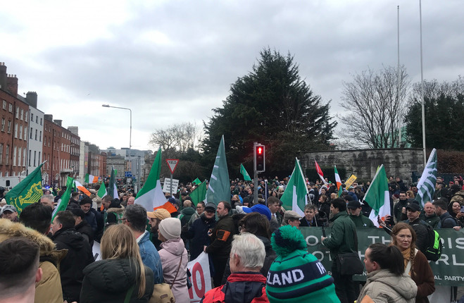 Az illegális bevándorlás ellen tiltakoznak Dublinban