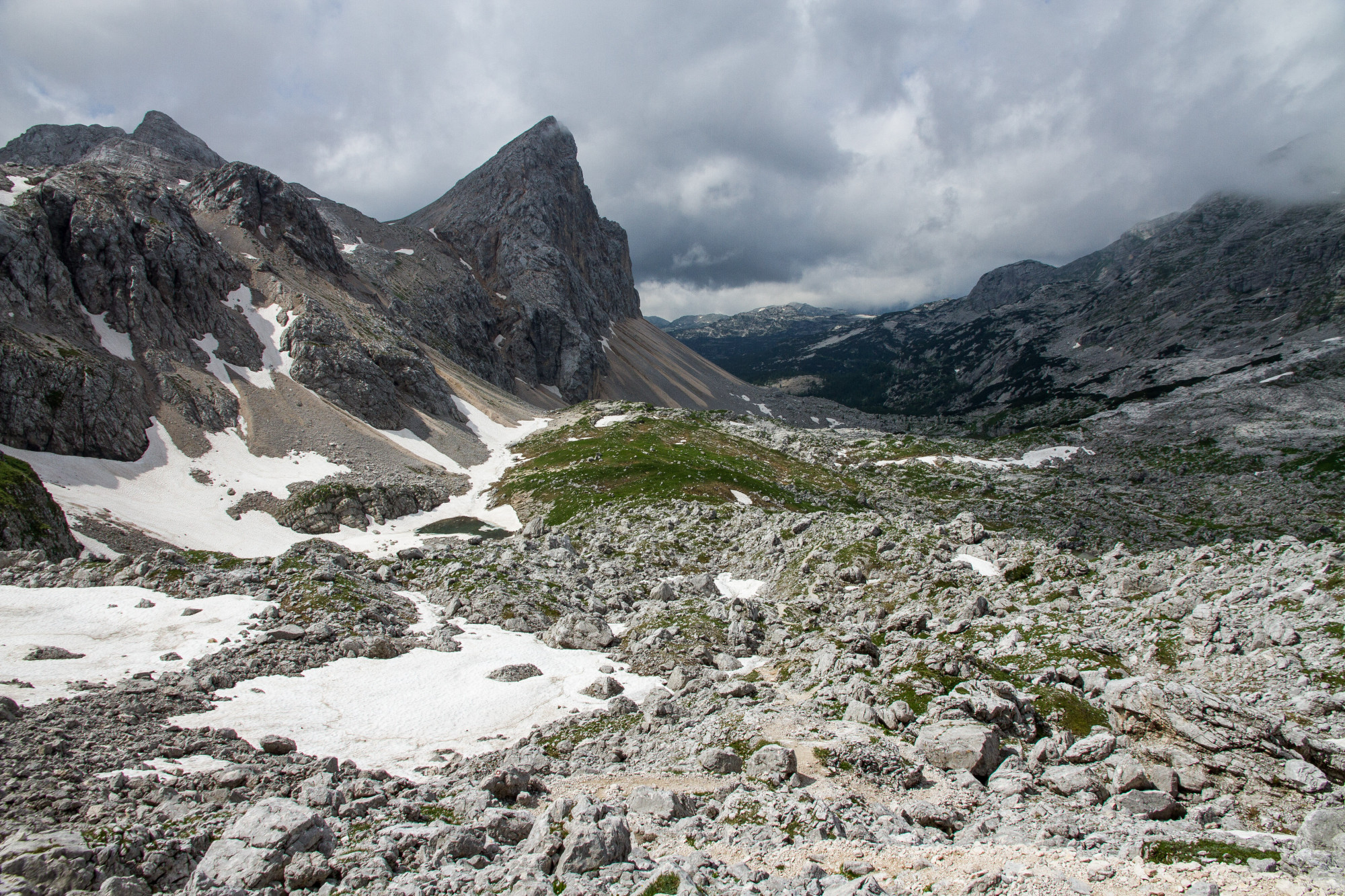 Meghalt egy magyar túrázó a szlovéniai Alpokban