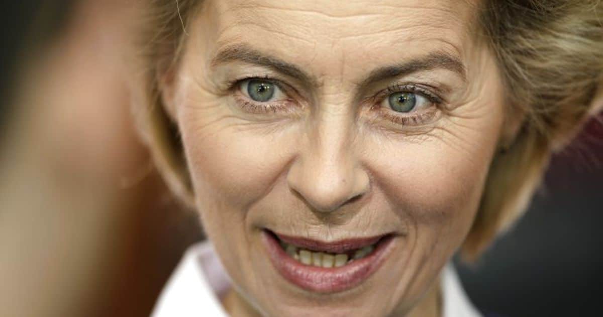 Ursula von der Leyen szerint az 50 milliárd eurós támogatás erős üzenet Putyinnak