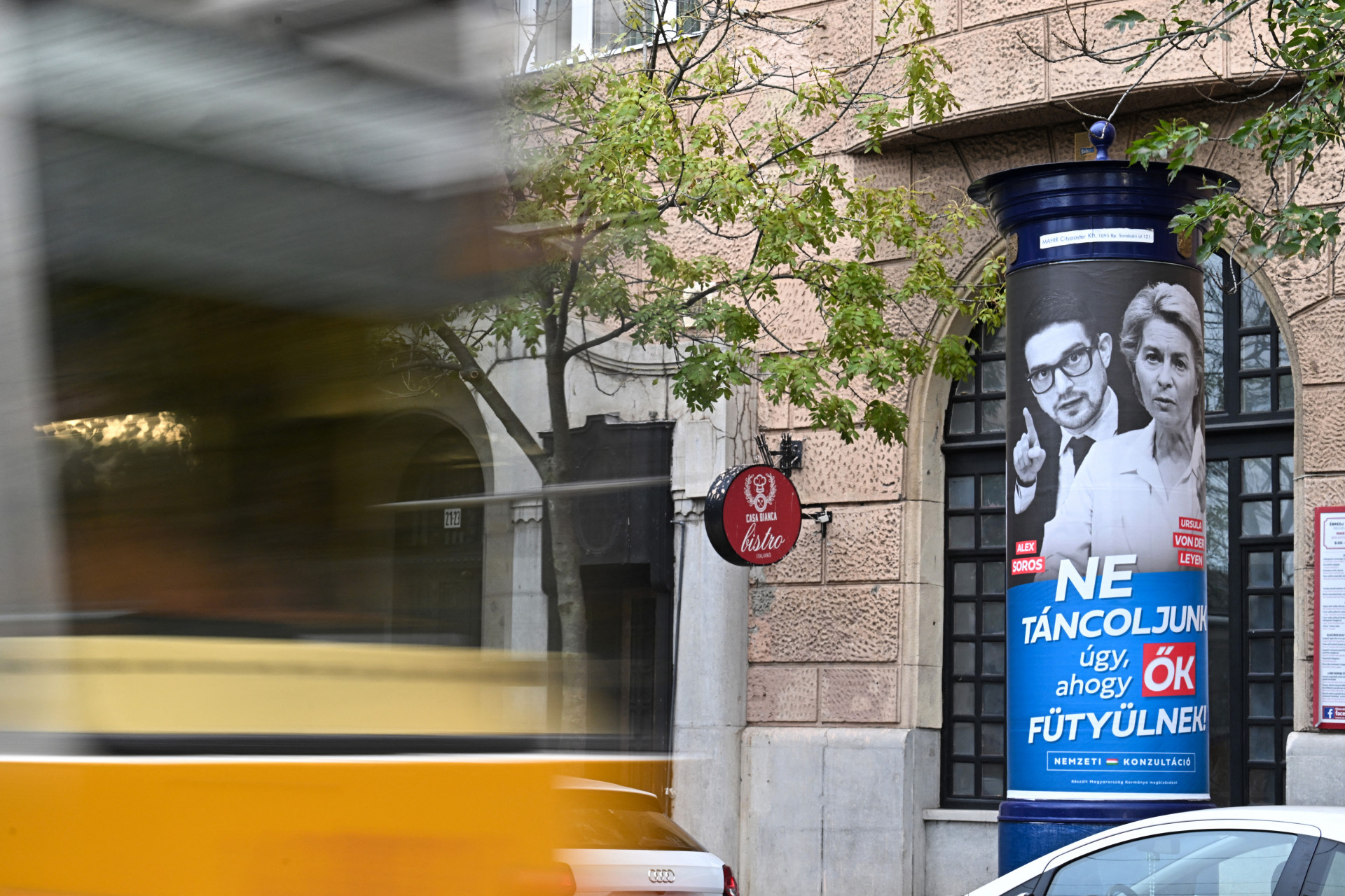 Hadházy és a Kétfarkú Kutya Párt a nemzeti konzultációt támadja
