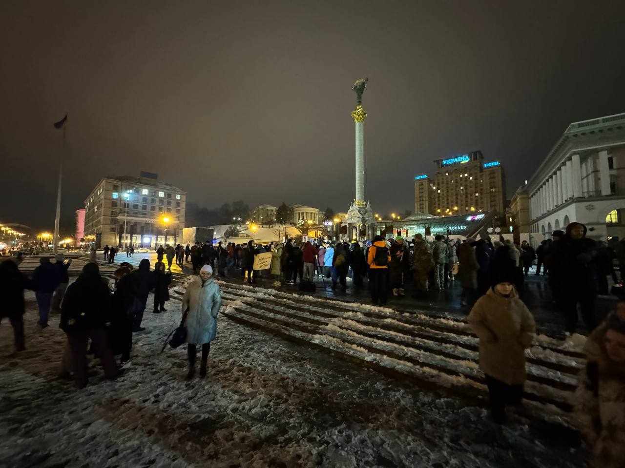 Zaluzsnij leváltása ellen tüntettek Kijevben