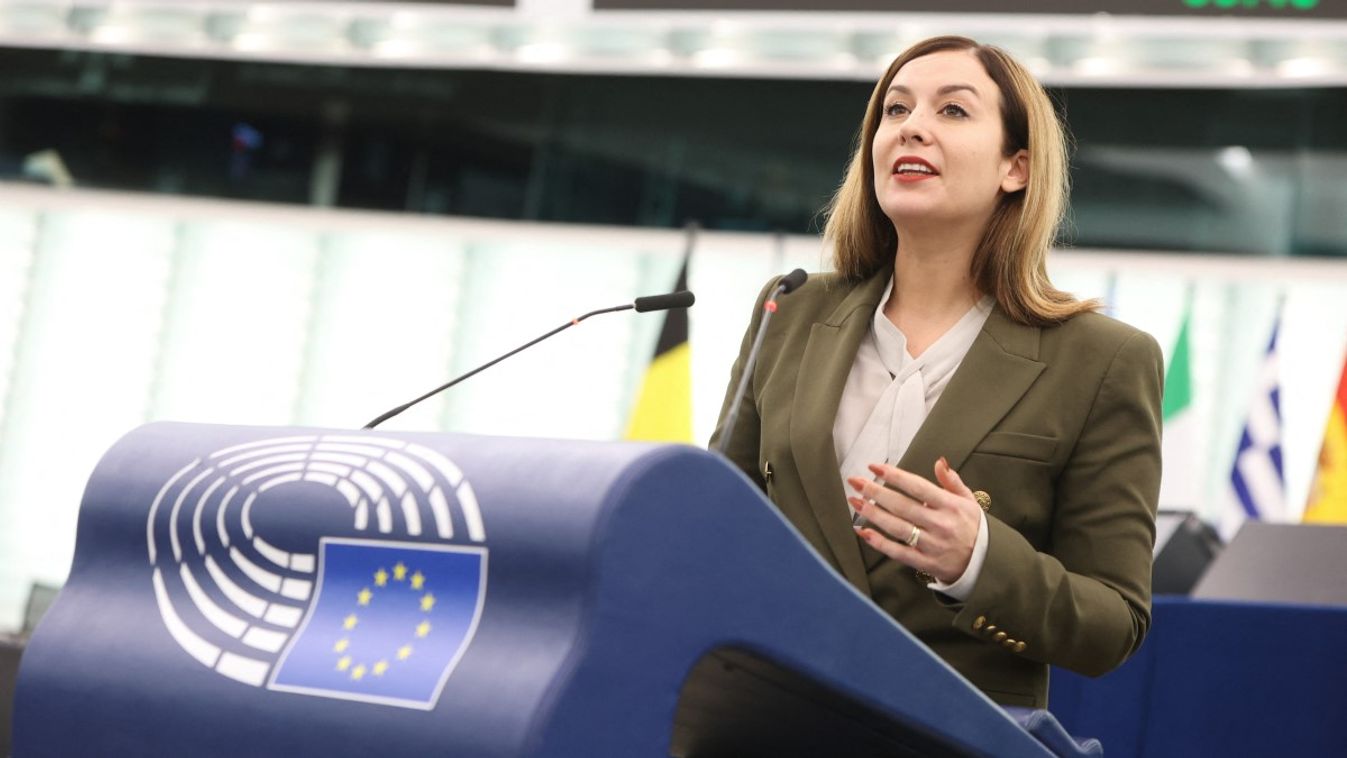 Cseh Katalin a DK-t ekézi