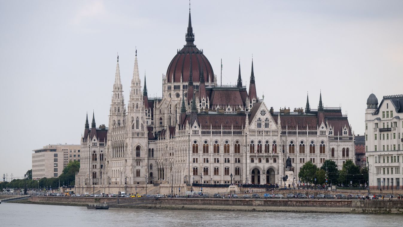 Vasárnap is lesz tüntetést