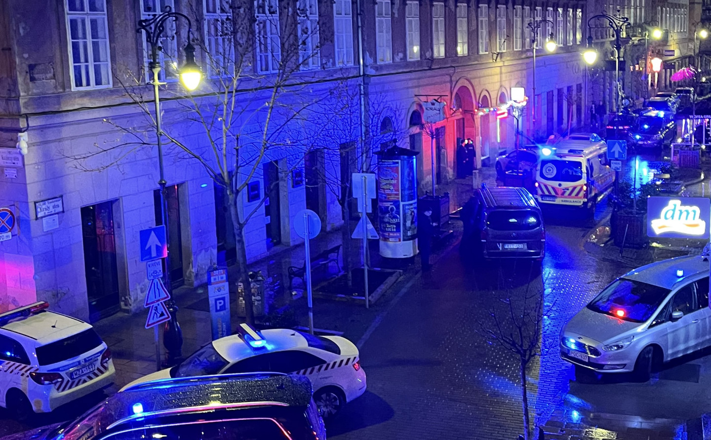 A rendőrség és a TEK is nagy erőkkel vonult ki a belvárosba