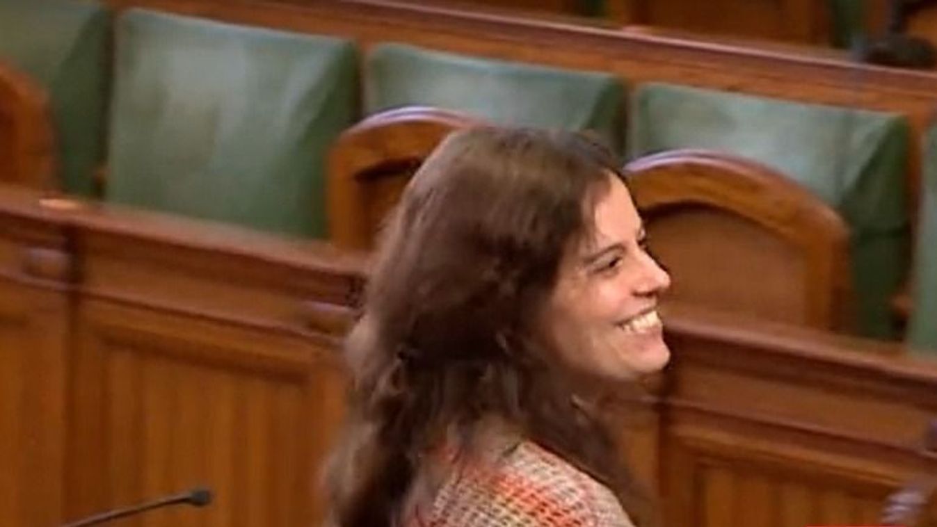 Kampányhisztibe kezdett az olasz antifa nő apja