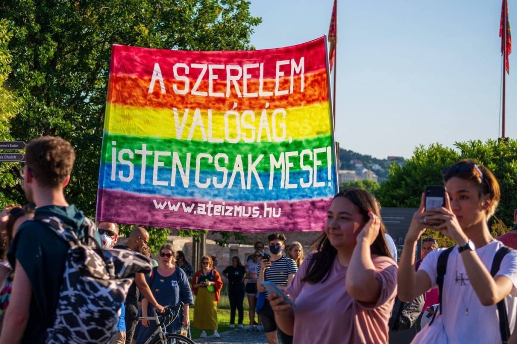 A szerelem valóság, Isten csak mese?