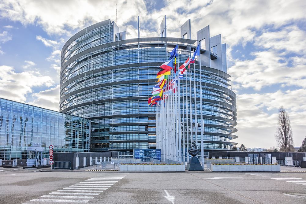 Megszavazta az Európai Parlament a migrációs paktumot