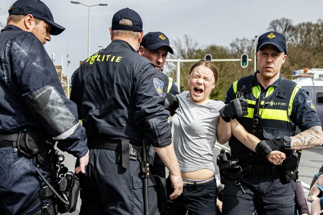 Letartóztatták Greta Thunberget Hollandiában – videóval