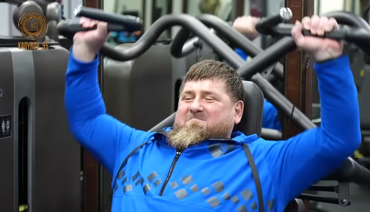 Azt terjesztették róla, hogy halálos beteg, így Kadirov tolt egy gyúrós videót