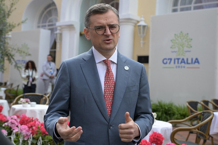 Kuleba intése: nem bujkálhatnak tovább külföldön a hadköteles ukrán férfiak
