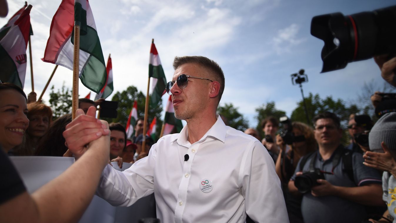 Besúgással vádolják Magyar Péter pártjának alelnökét