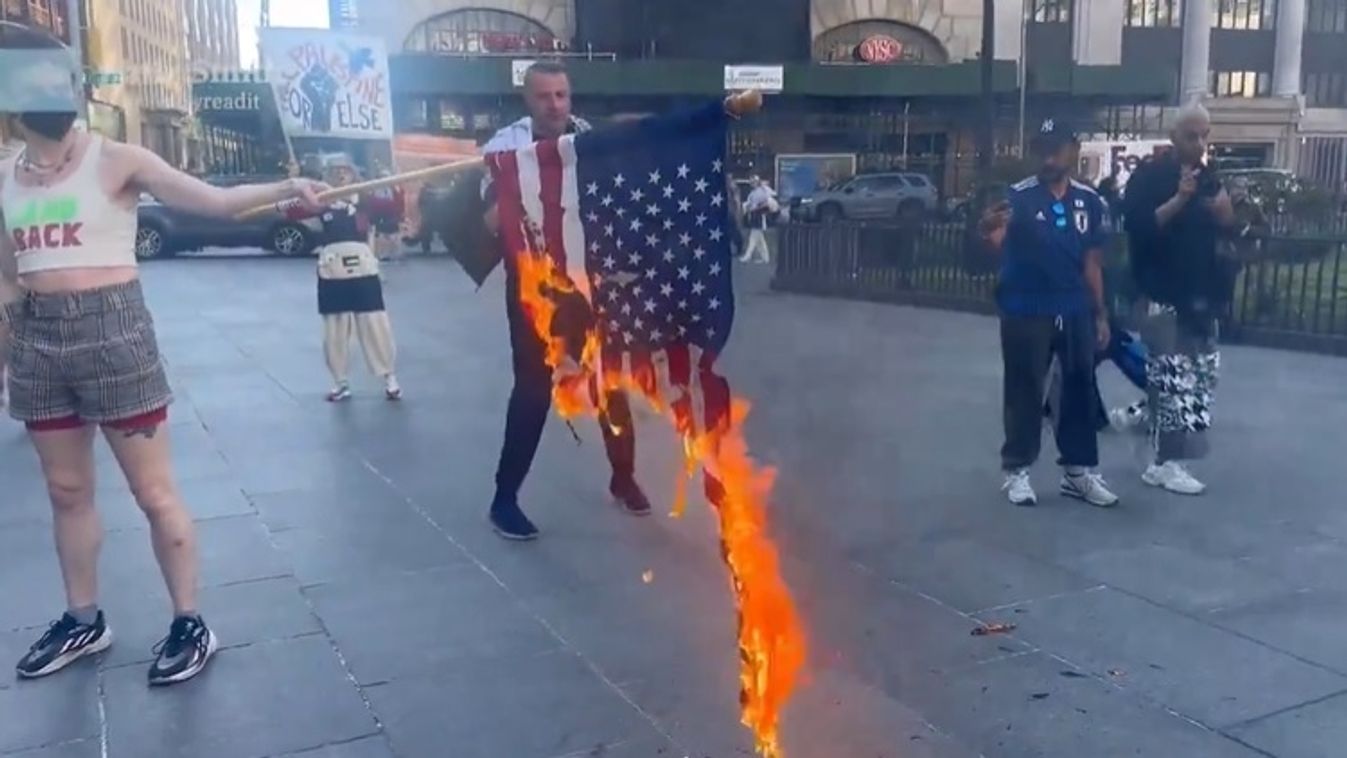 Izrael ellenes tüntetők amerikai zászlót égettek