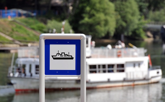 Temérdek hajó és több, mint négyezer ember demonstrált a főpolgármester döntése miatt