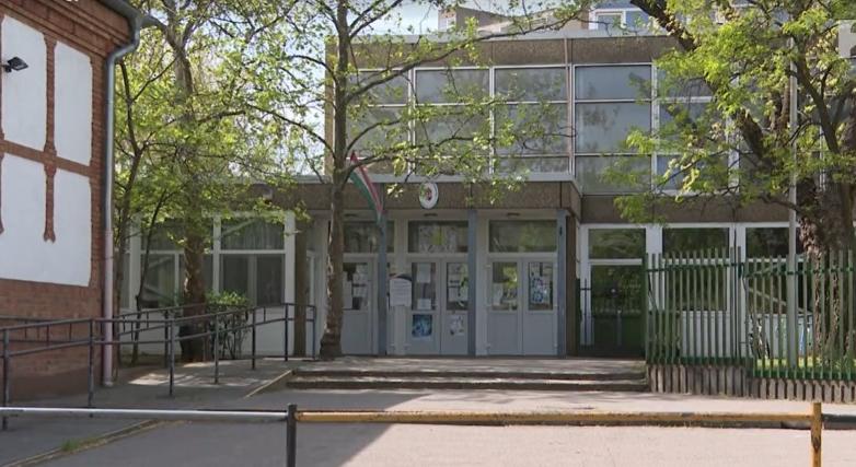 Egy tanár felpofozott és lökdösött egy hatodikos diákot Pesterzsébeten