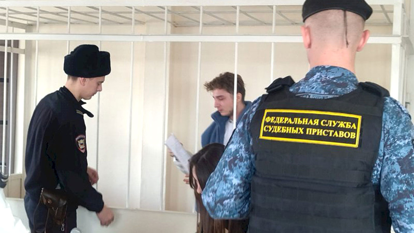 Letartóztatták Oroszországban egy melegbár tulajdonosát