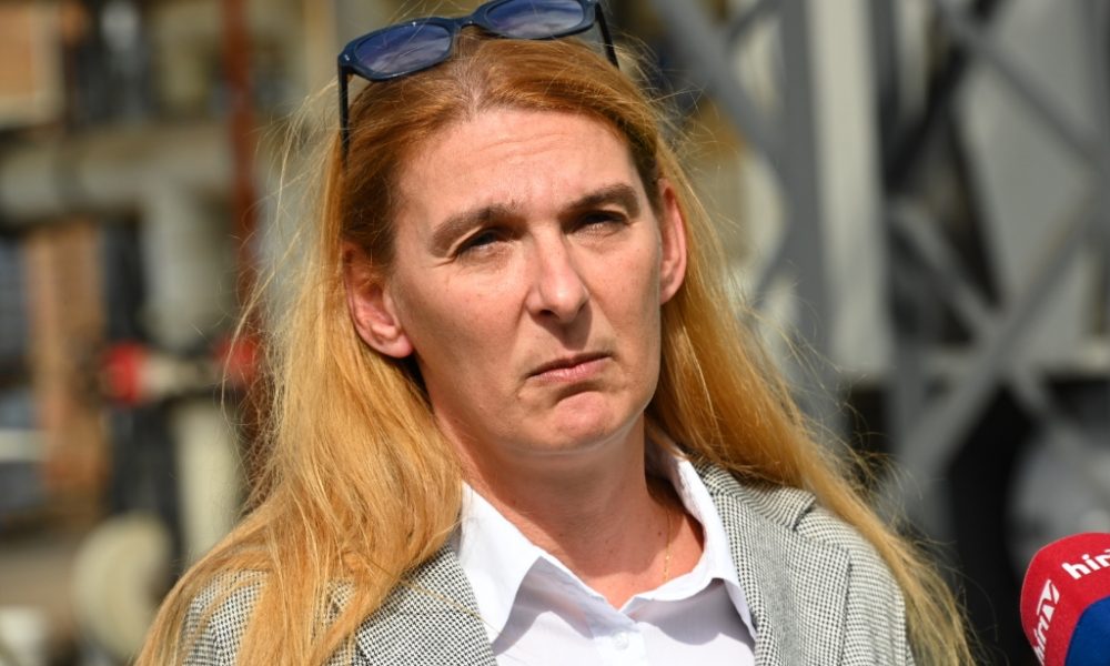 Baranyi Krisztina magának fizetést emel – a lakosokat sarcolja