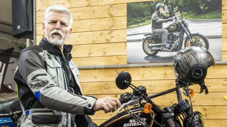 Kórházba szállították a cseh államfőt – motorbalesetet szenvedett