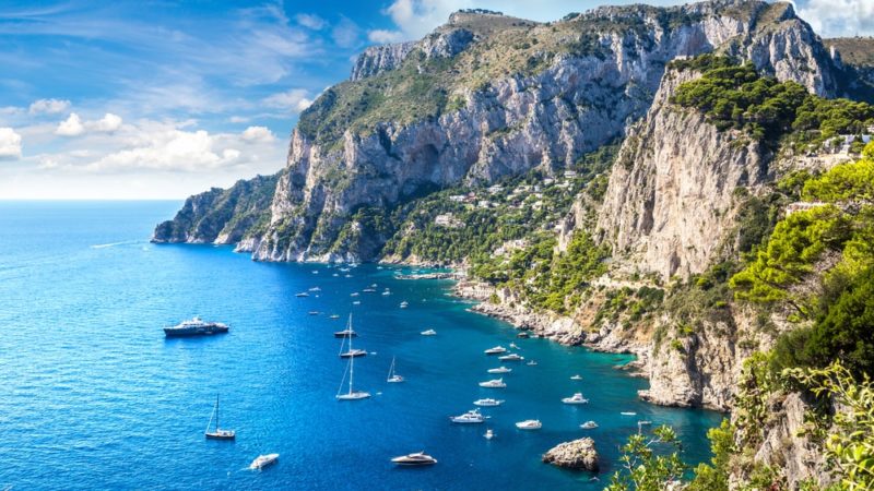 Capri polgármestere elrendelte a turizmus leállítását