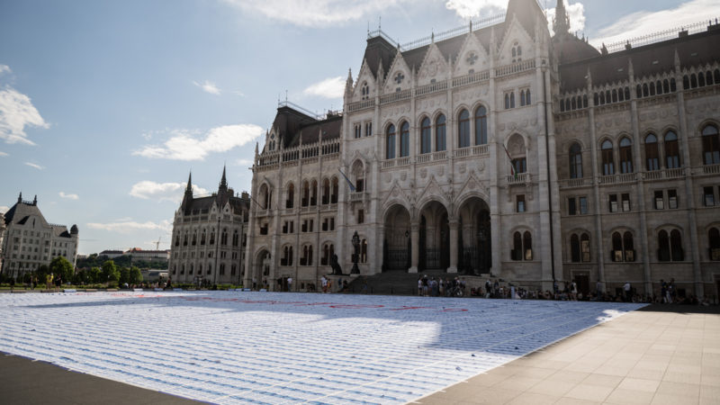 A Kossuth téren mindent elleptek az üres konzultációs ívek