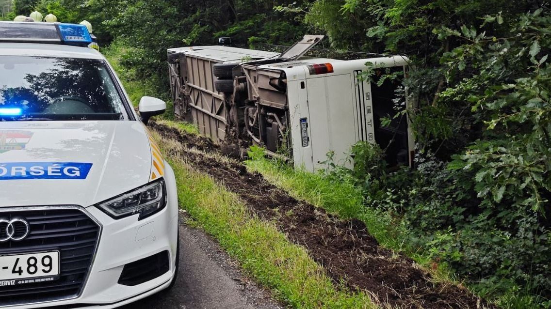 Árokba borult egy gyerekeket szállító busz Kőszegnél, többen megsérültek