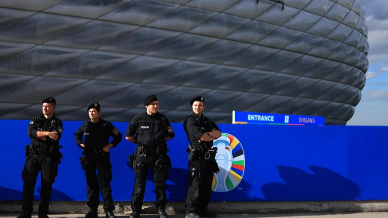 Sörözés helyett füvezésre buzdítják a szurkolókat a német rendőrök