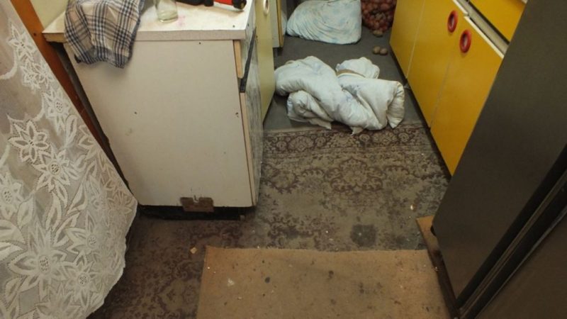 R. Ferenc, aki tíz éven át fogva tartott, éheztetett és csicskaként dolgoztatott egy férfit, a családja életét is pokollá tette