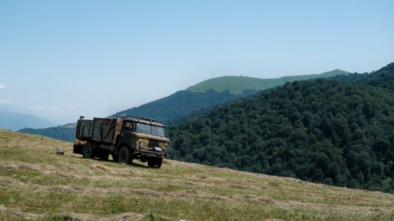 Ukrán katonai teherautó tört át a magyar határon – több tucat embert vettek őrizetbe
