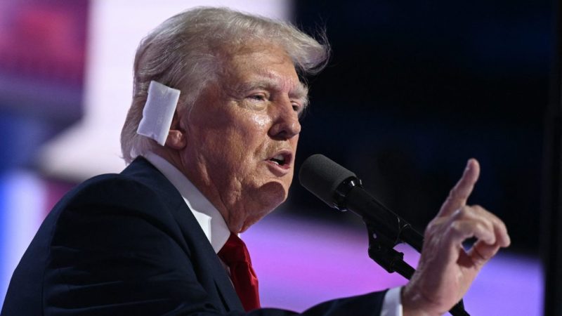 Donald Trump vitára hívta Kamala Harrist