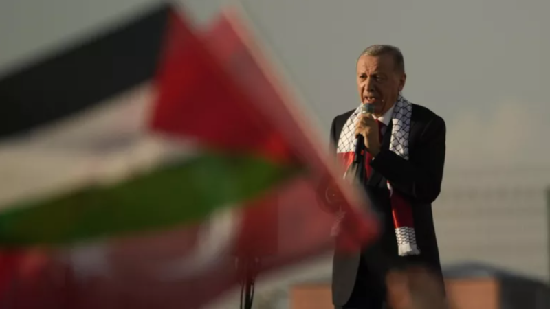 Türkiye „beléphet” Izraelbe, ahogy korábban Líbiában és Karabahban is tette – közölte Erdogan