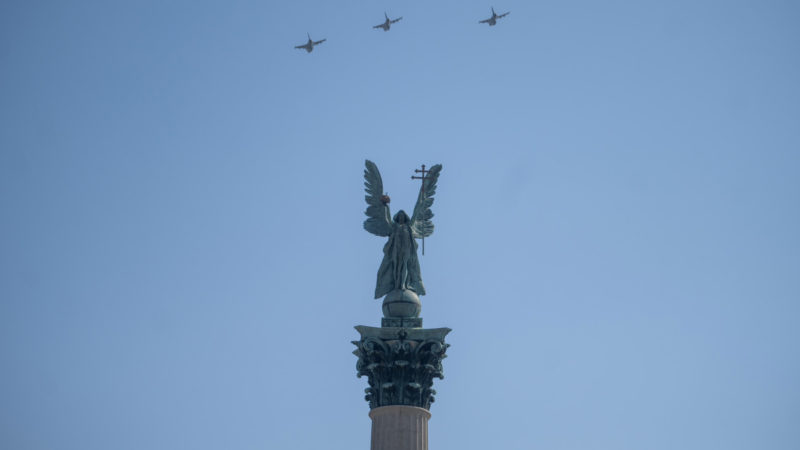 Eltűnik Magyarország egyik emblematikus jelképe a Hősök teréről